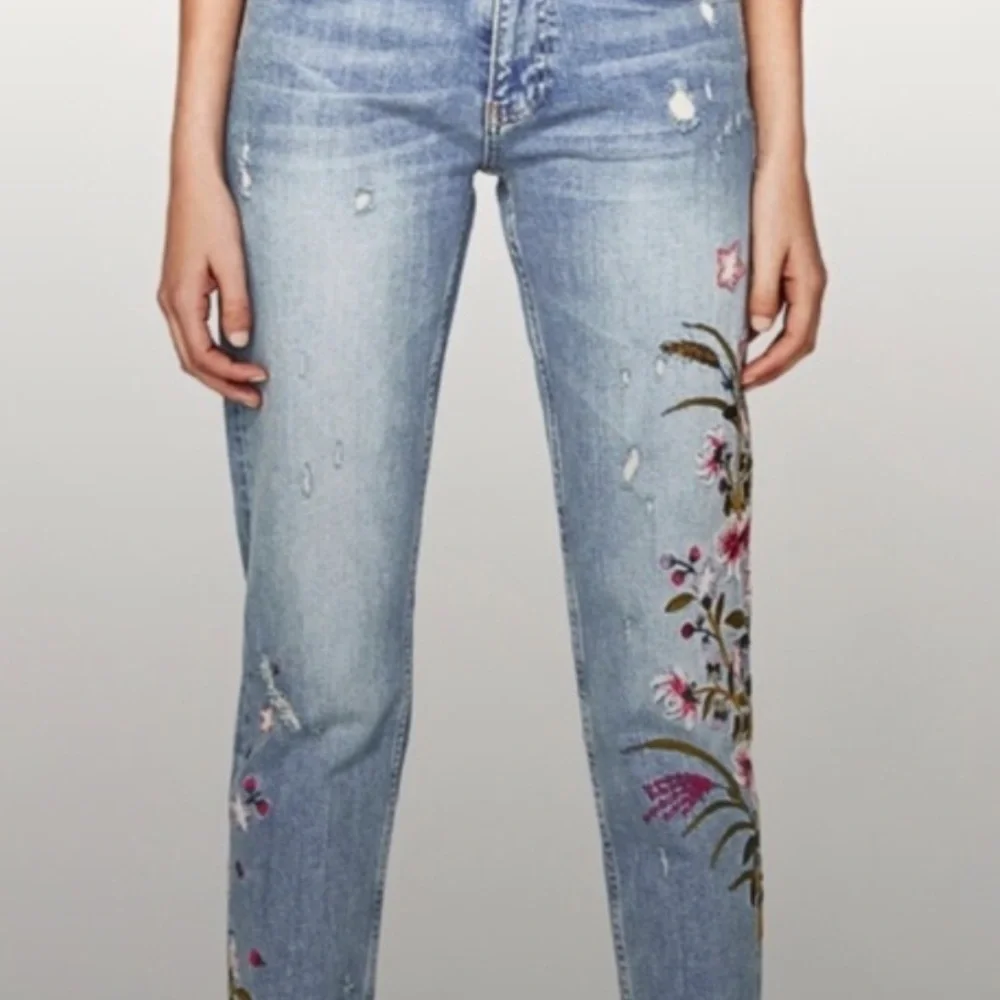 Zara Lightwash Distressed Floral Embroidered Jeans - Picture 7 of 9